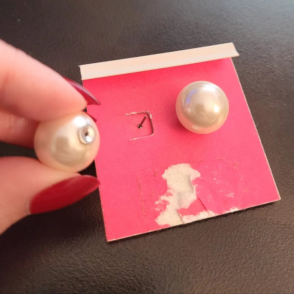 ⭐️3/$15 Betsey Johnson Flower Earrings with pearls - Picture 3 of 4